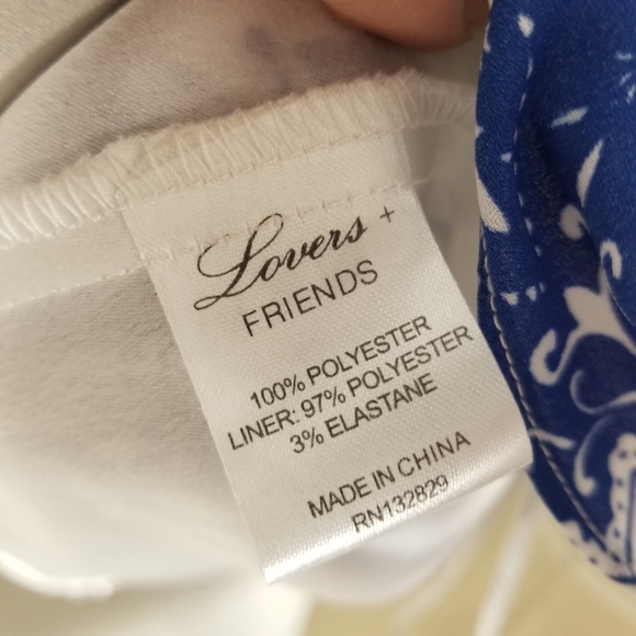 Lovers + Friends Tropics Lightweight Flowy Tile Top in Temple Scarf Size Medium - Picture 7 of 7